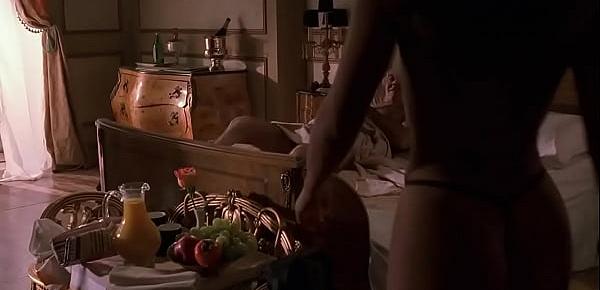 Alida Tarallo Showing Her Tits in The Sopranos S02E04